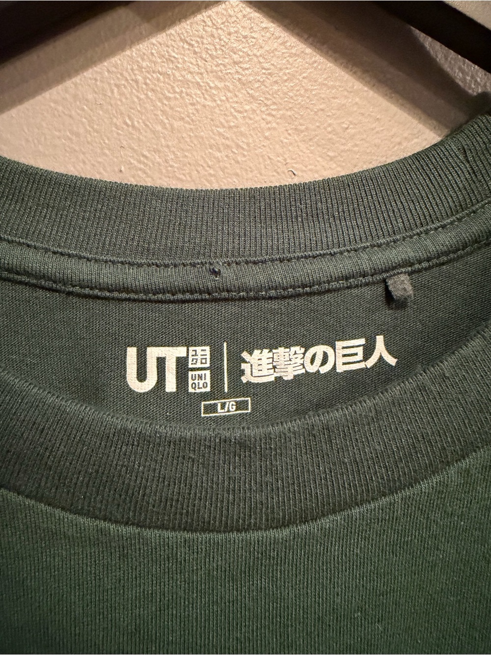 Uniqlo UT Attack on Titan Anime Graphic T-Shirt Green Men’s Large AOT Manga Tee - Picture 2 of 5